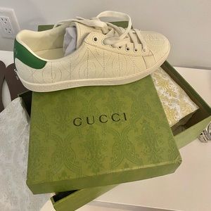 Gucci white and green shoes